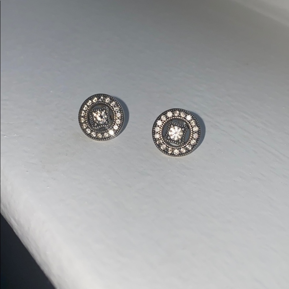 Pandora halo earring